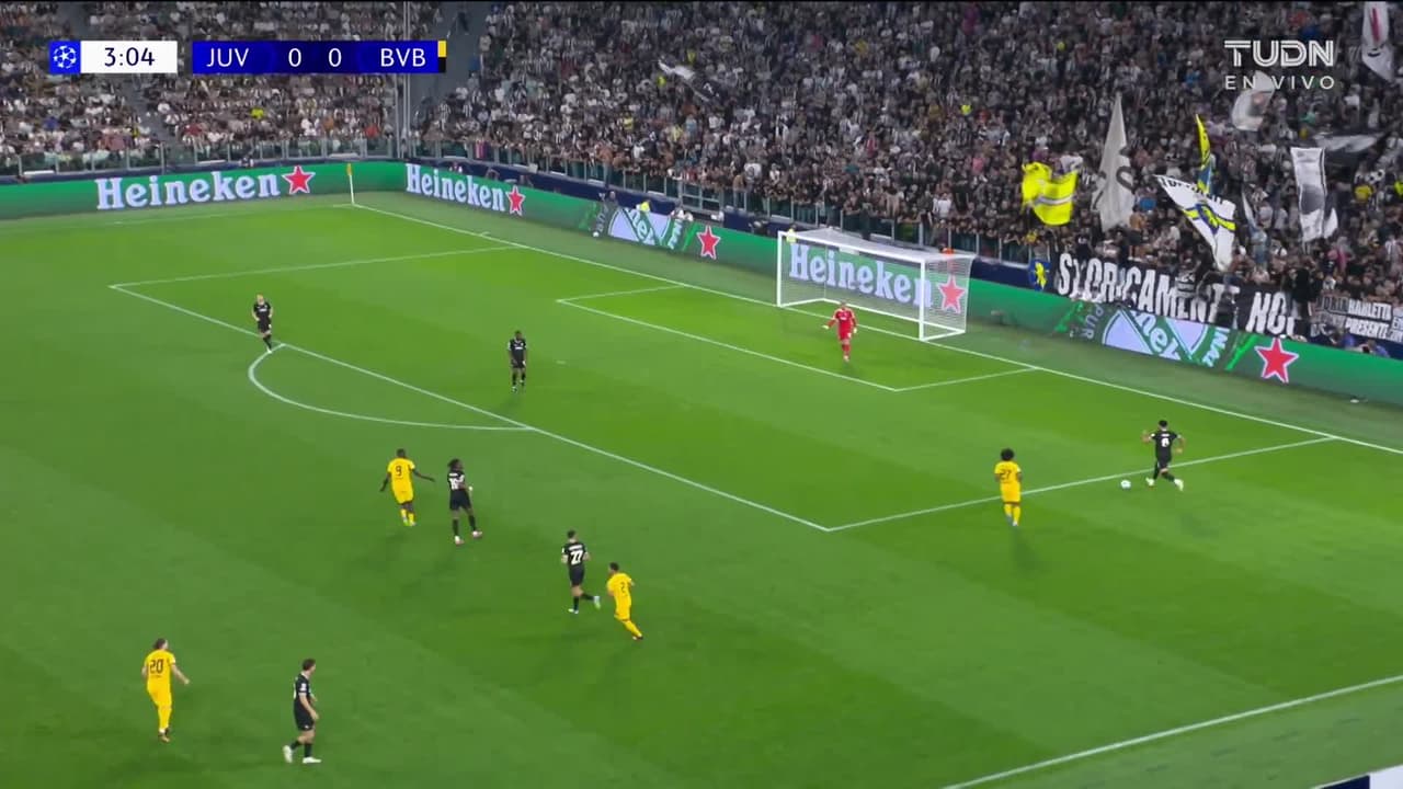 ¡TIRO ATAJADO! disparo por Khéphren Thuram.