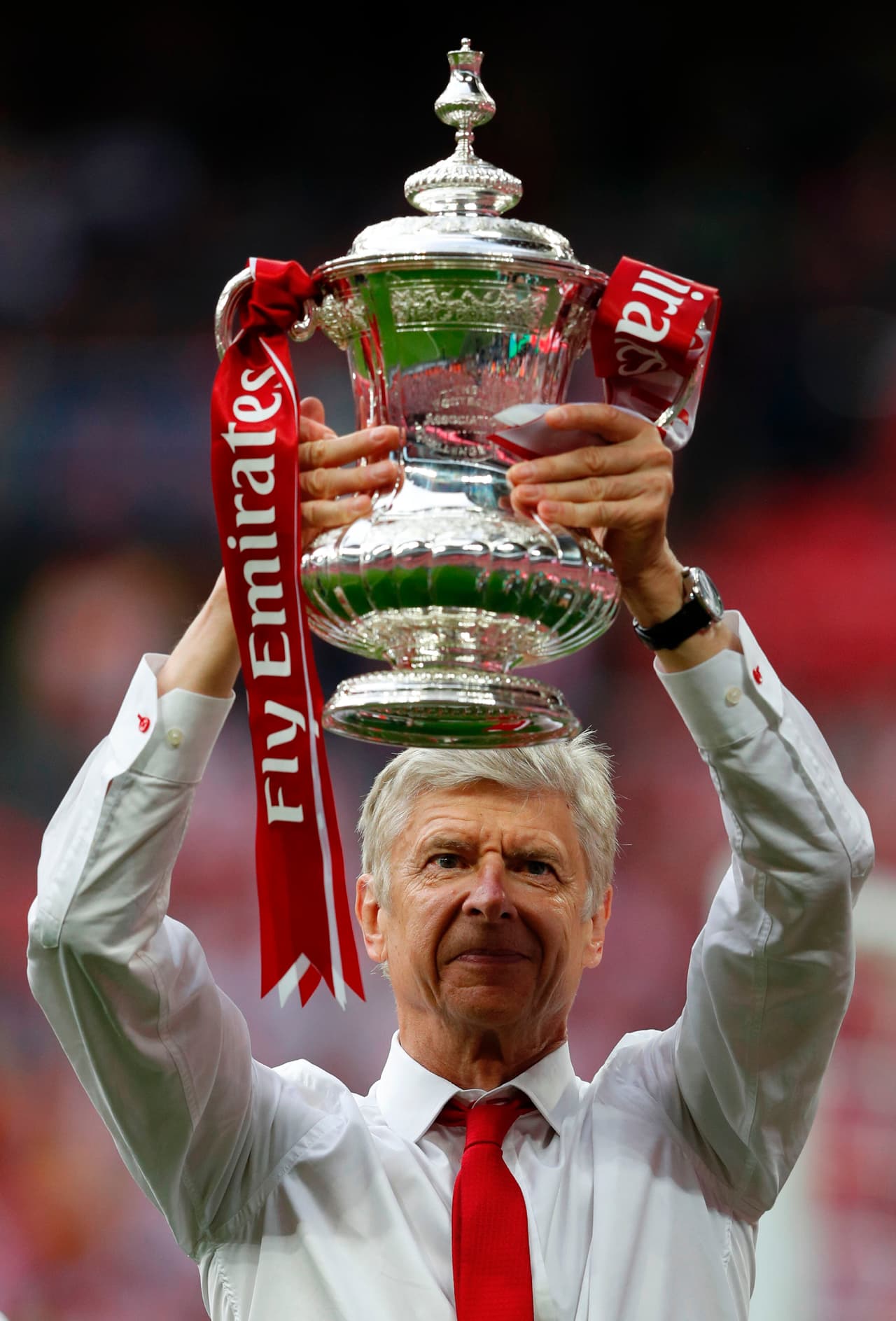 El francés Arsene Wenger obtuvo seis trofeos con Arsenal durante estas últimas cinco temporadas: tres Copas y tres Supercopas.