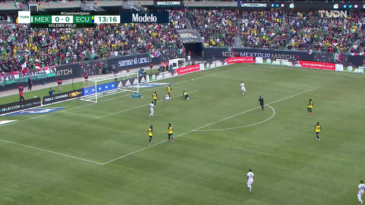 ¡TIRO ATAJADO! disparo por Jesús Corona.