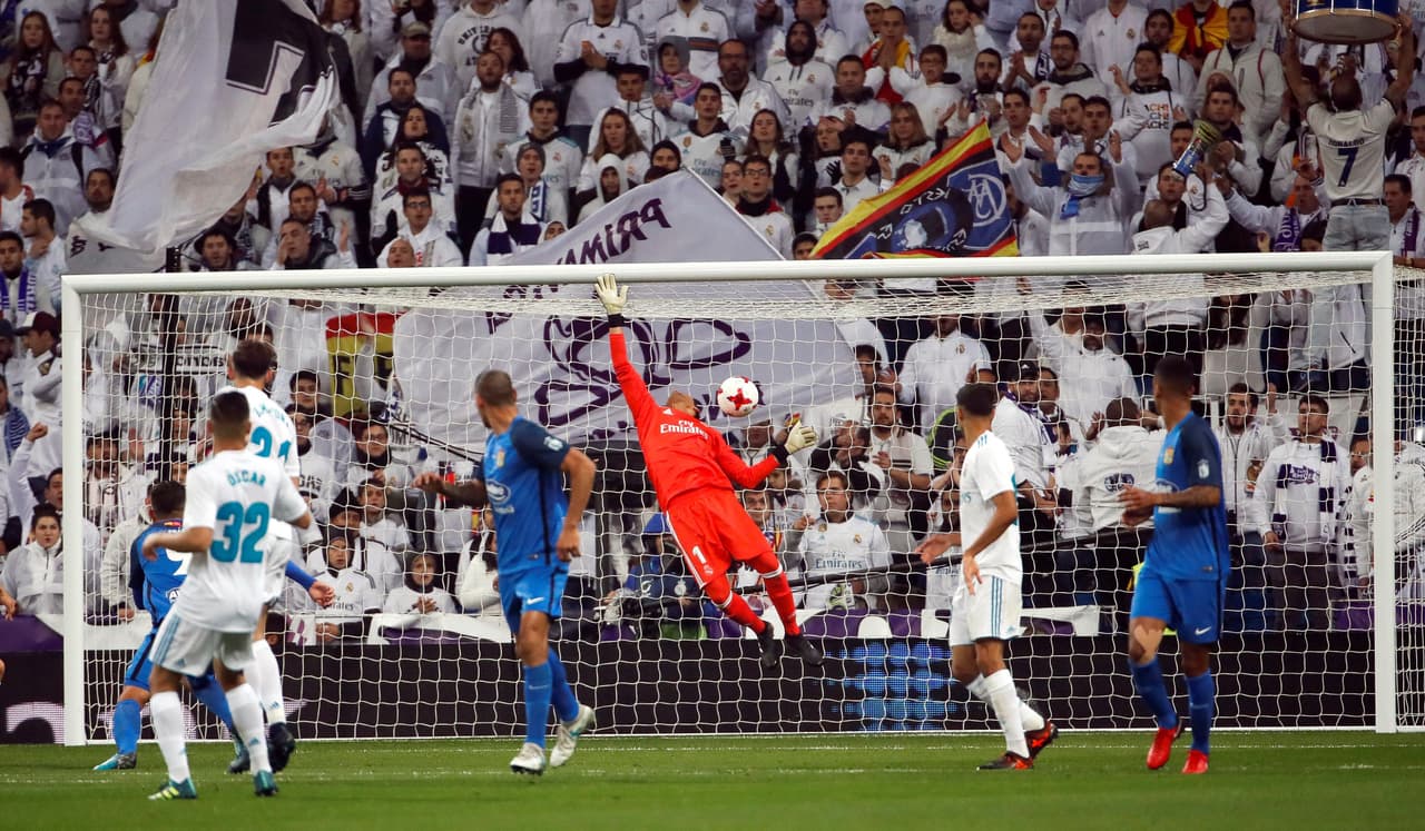 Al minuto 25, y después de haber llegado dos veces con claridad, el Fuenla abrió el marcador con un remate de Luis Milla.