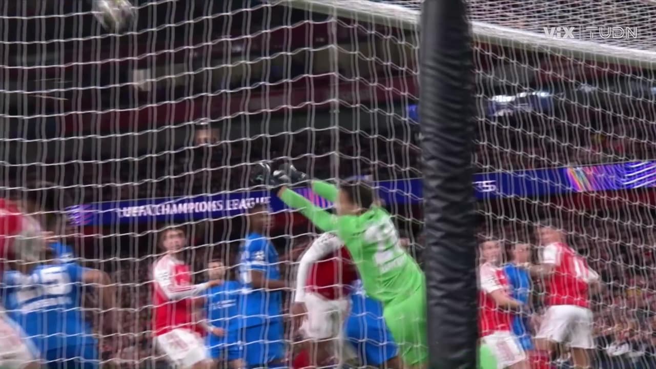 ¡Blaswich ya es factor! El arquero del Leverkusen vuelve a salvar a su equipo