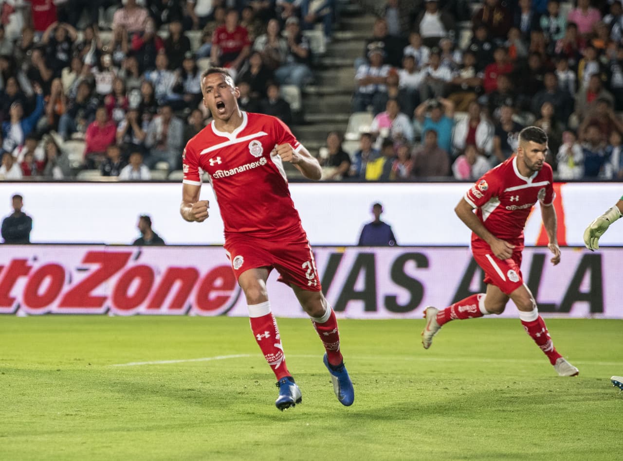 Corría el minuto 27 cuando se presentó un tiro de esquina para los visitantes y apareció Omar Tobio para lograr la anotación del descuento con un certero remate con la testa.