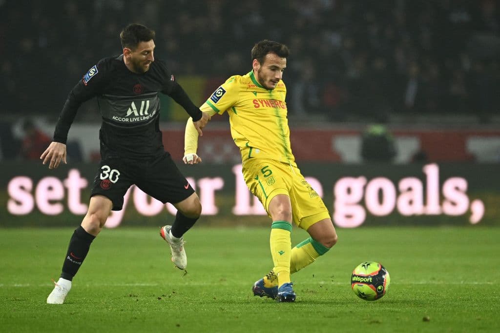 Con goles de Lionel Messi y Kylian Mbappé, el PSG vence 3-1 al Nantes y continúan como líderes de la Ligue 1.