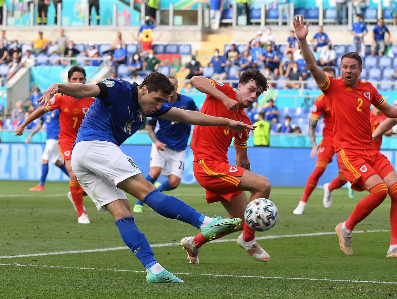 Italia derrota por la mínima a la selección de Gales en la última jornada del Grupo A en la Euro 2020. El único tanto del encuentro fue por parte de Matteo Pessina al minuto 39, lo que hace que la escuadra 'Azzurra' sea el primero de grupo y cumplan 1,000 minutos sin haber perdido un encuentro.