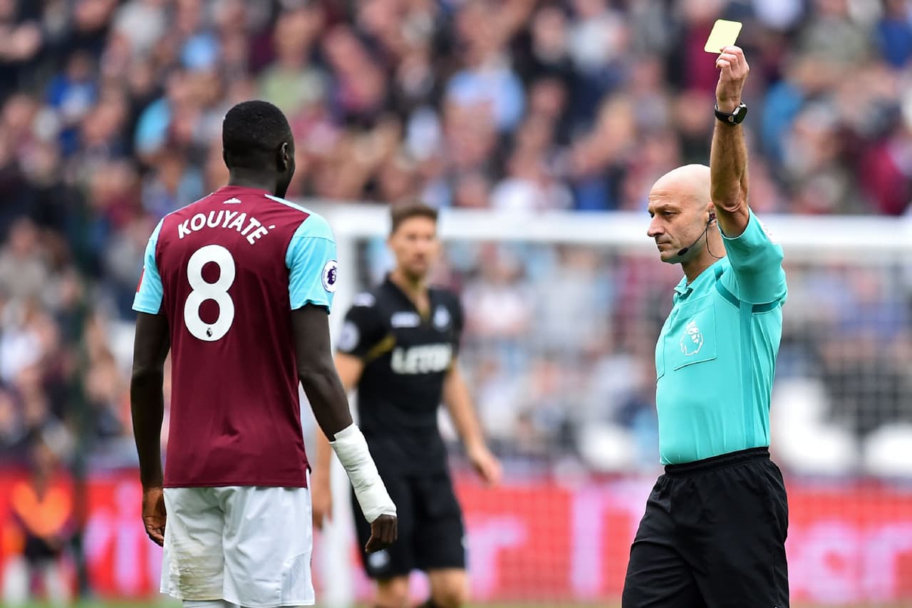 Kouyaté fue amonestado. Su juego en el mediocampo estuvo marcado por varias faltas.