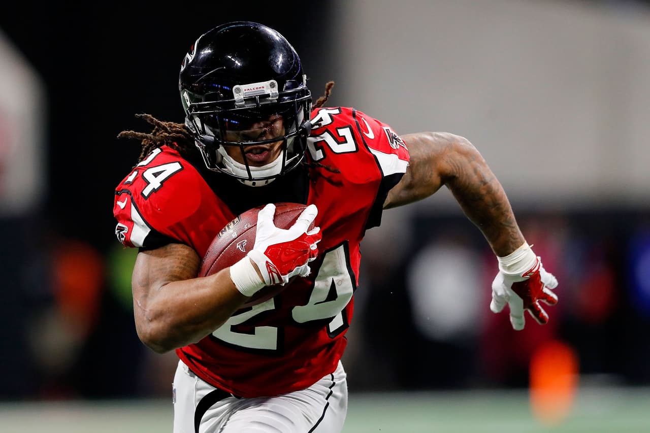 Devonta Freeman, Atlanta Falcons, $41,250.00 millones de dólares.