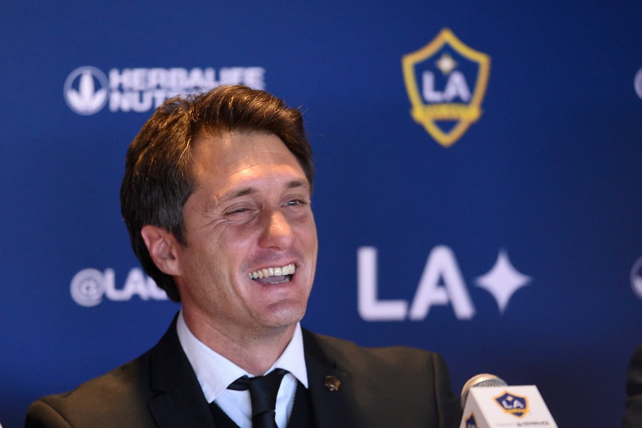 Los Angeles Galaxy está de fiesta porque el mandamás cumple 47 años. Guillermo Barros Schelotto está de manteles largos y lo celebramos con algunas imágenes de su carrera. MVP en la MLS, campeón de la Copa Libertadores.