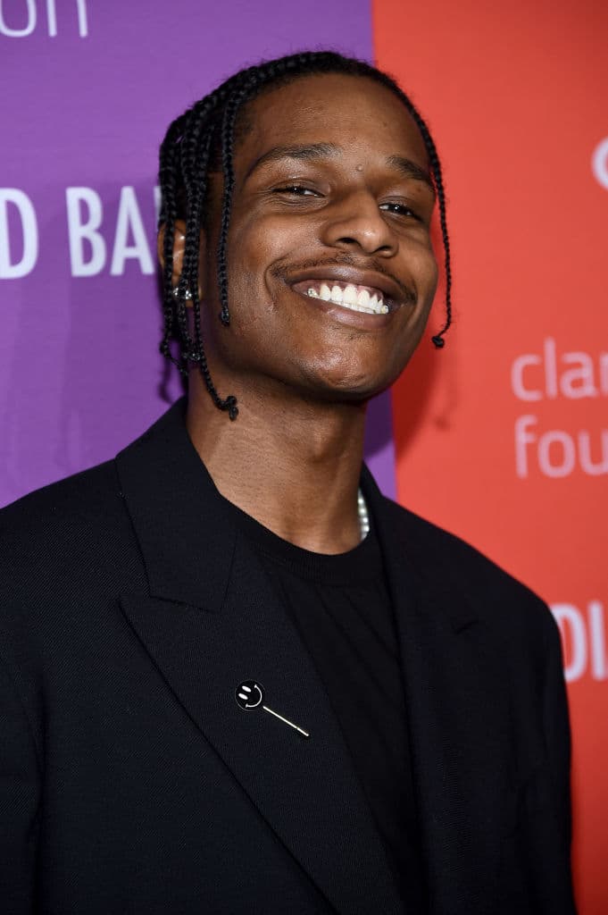 "No necesitan un pedazo de papel para ser felices”, comentó la fuente.