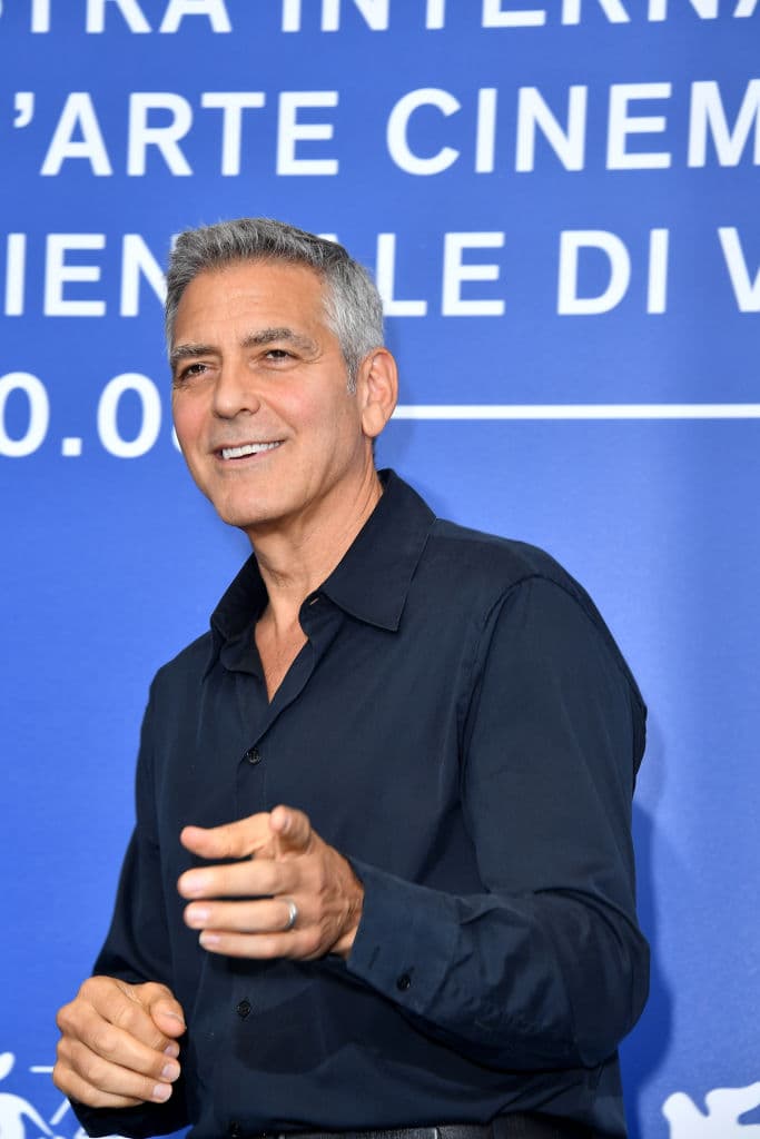 Michael Clayton (2007) - Michael Clayton trabaja para un famoso bufete de Nueva York, aunque no ejerce exactamente de abogado. Su trabajo consiste en eliminar del modo más rápido y aséptico los trapos sucios de los importantes clientes de su empresa.
<br>