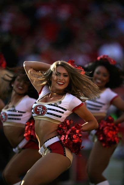 Las porristas de la NFL con sexys atuendos para enseñar sus hermosas figuras que calientan los emparrillados.