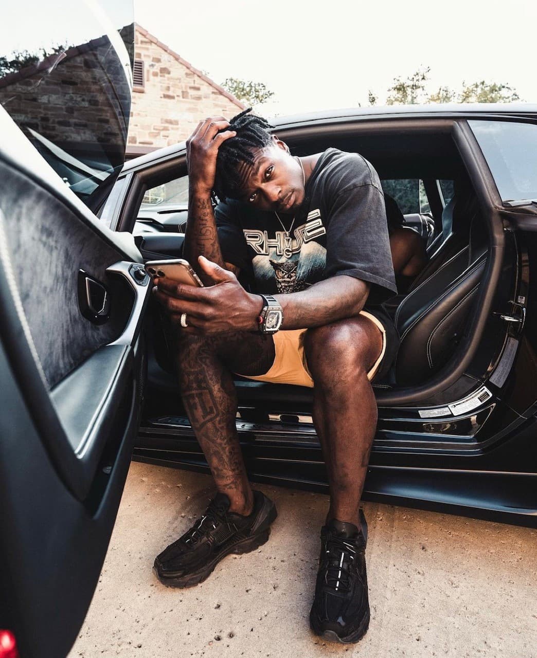 El talentoso receptor de los Tampa Bay Buccaneers, Marquise Goodwin, acostumbra a pportar sus joyas de manera extraordinaria y sin ser muy exagerado.