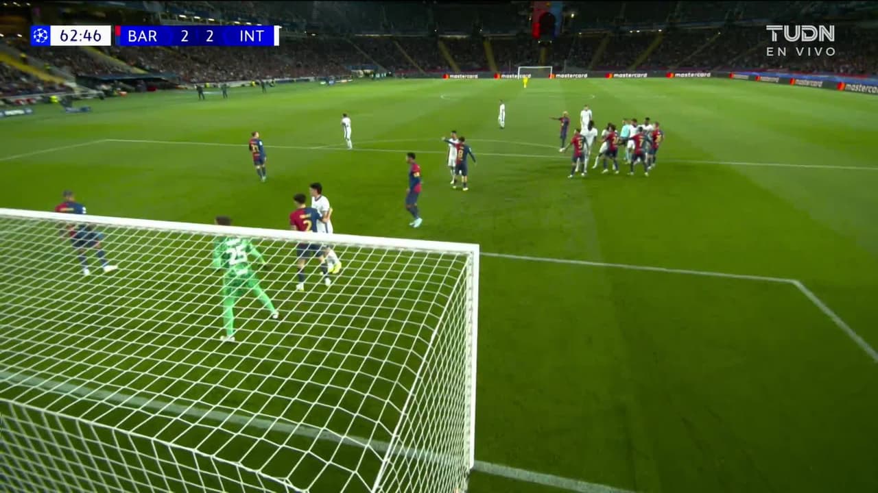 ¡GOL!  anota para Internazionale. Denzel Dumfries