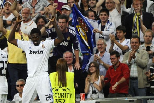 La tribuna cantó el gol como si fuera definitivo.