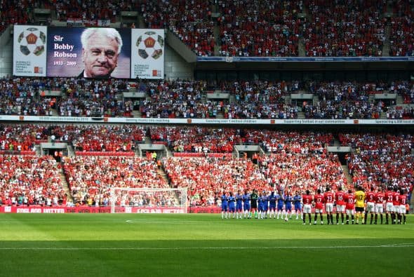 El tercer puesto es para un equipo inglés, el Old Trafford, cancha del Manchester United atiende a 75,336 personas cada vez que los 'Red devils' juegan como local.