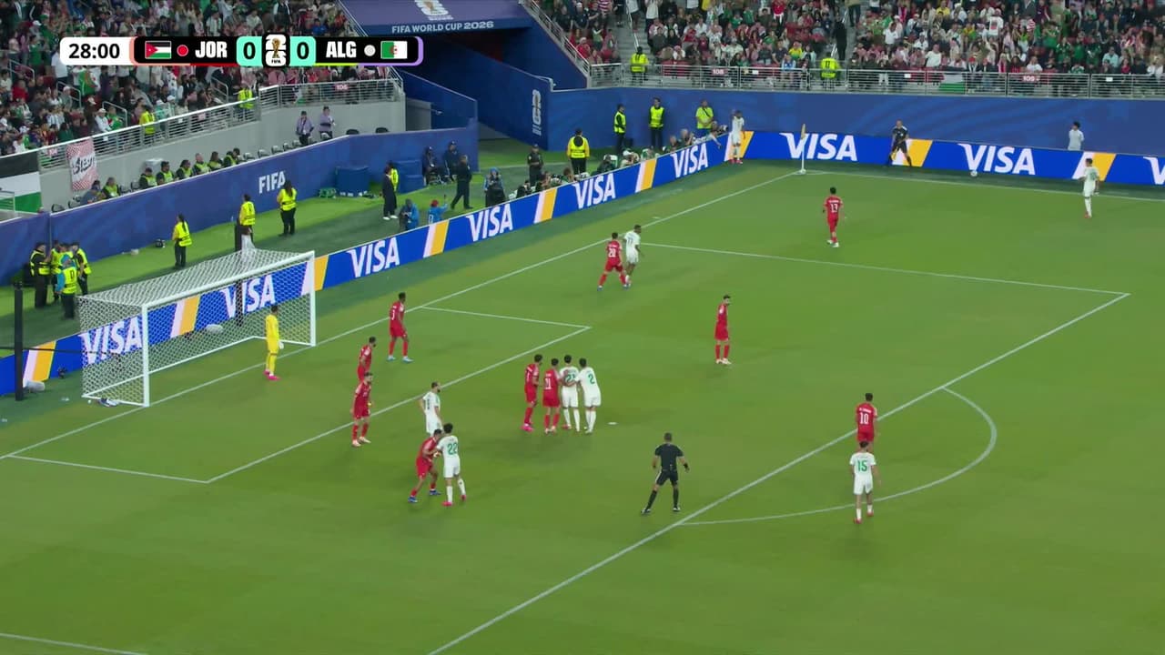 ¡TIRO ATAJADO! disparo por Amine Gouiri.