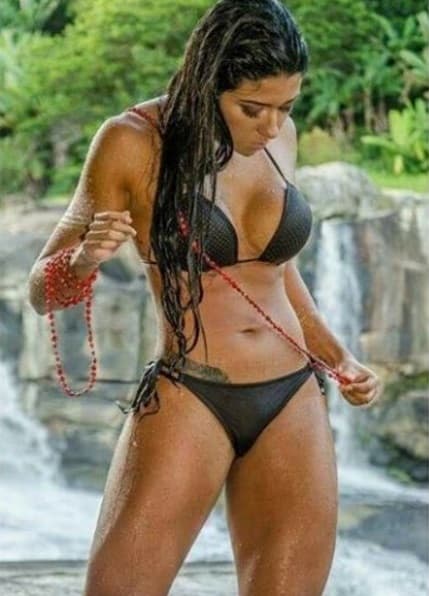 Le espectacular y exuberante modelo brasileña cumplió su promesa de desnudarse si el Palmeiras ganaba la Copa de Brasil, luego de que su equipo favorito derrotara a Santos en la final.