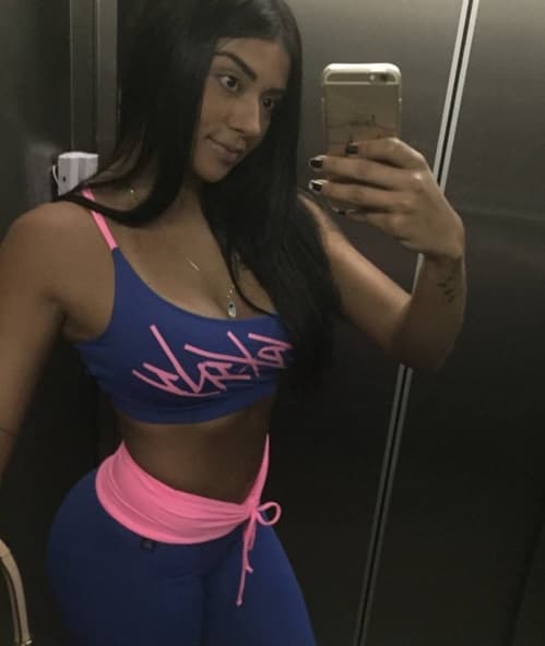 Le espectacular y exuberante modelo brasileña cumplió su promesa de desnudarse si el Palmeiras ganaba la Copa de Brasil, luego de que su equipo favorito derrotara a Santos en la final.