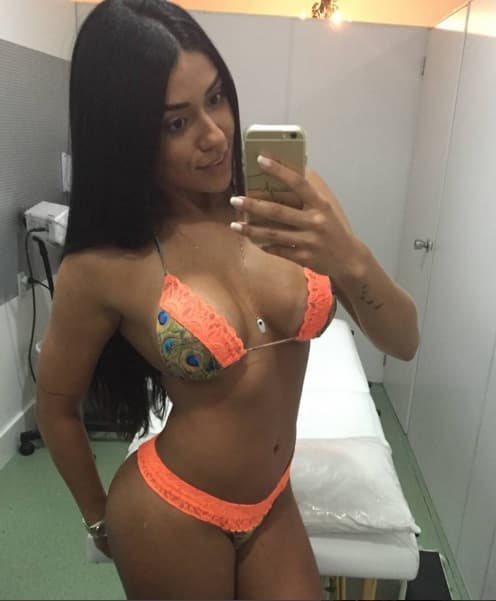 Le espectacular y exuberante modelo brasileña cumplió su promesa de desnudarse si el Palmeiras ganaba la Copa de Brasil, luego de que su equipo favorito derrotara a Santos en la final.