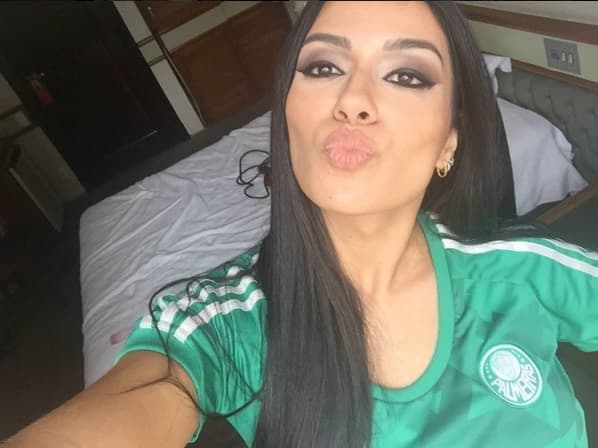 Le espectacular y exuberante modelo brasileña cumplió su promesa de desnudarse si el Palmeiras ganaba la Copa de Brasil, luego de que su equipo favorito derrotara a Santos en la final.