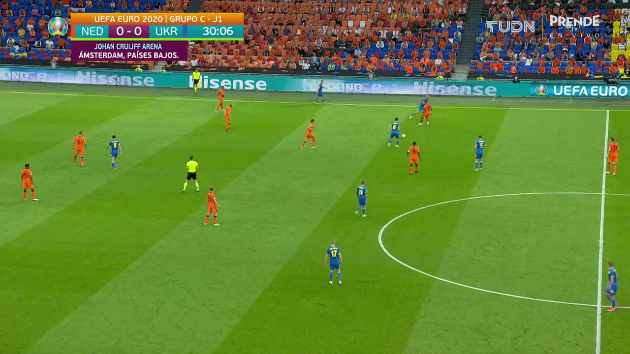 ¡TIRO ATAJADO! disparo por Andriy Yarmolenko.