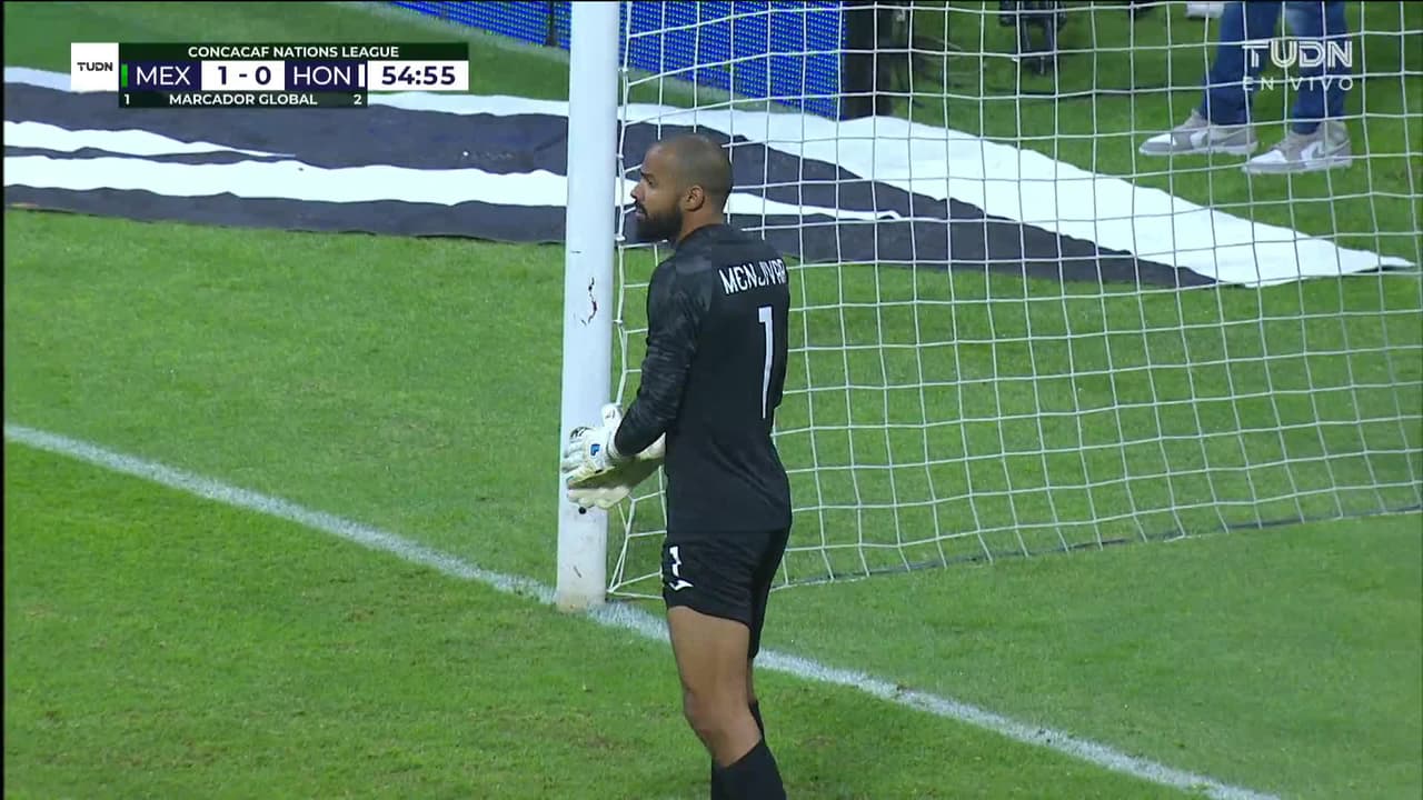 ¡TIRO ATAJADO! disparo por Érick Sánchez.