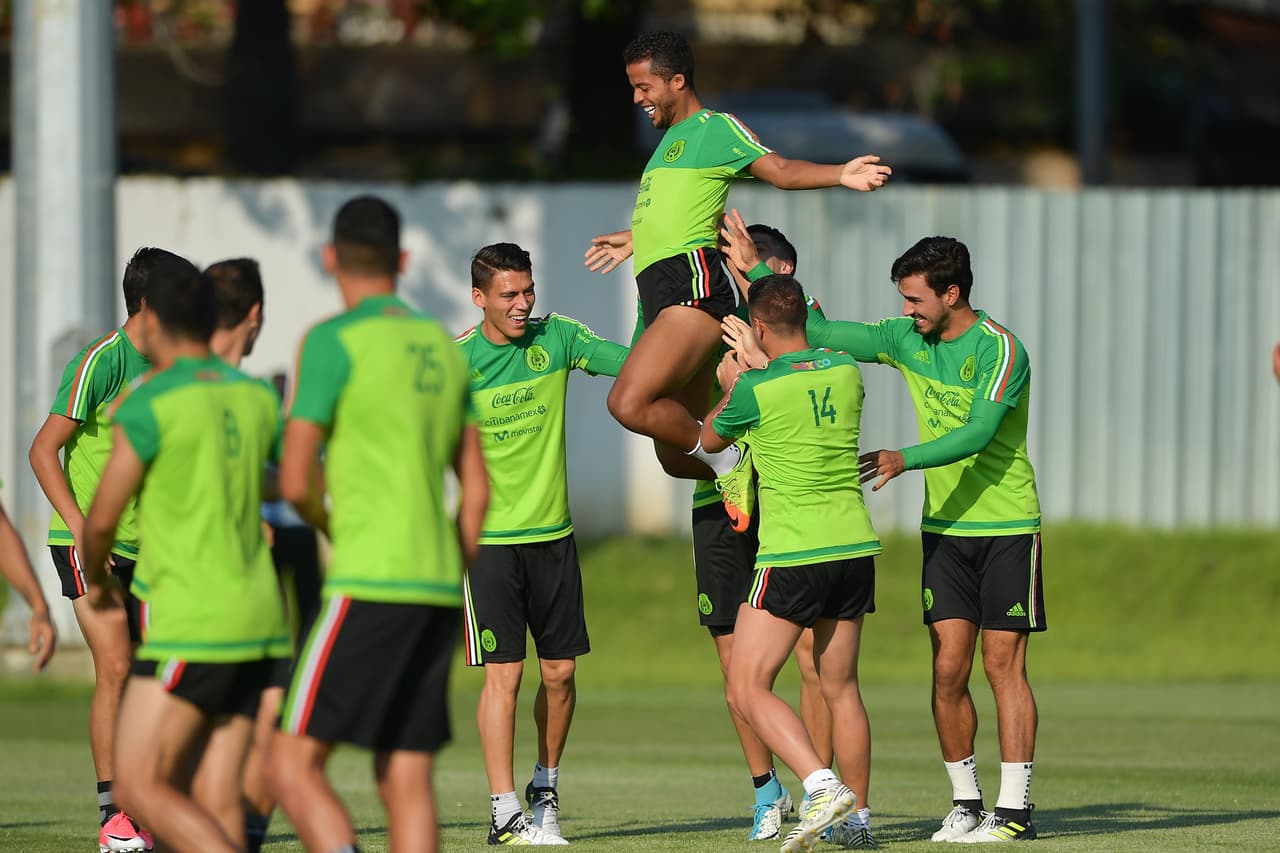 Action photo during training Selection of Mexico before the semifinal match against Germany FIFA Confederations Cup of Russia 2017, in Sochi. Foto de accion durante el Entrenamiento de la Seleccion de Mexico previo al partido de Semifinales contra Alemania de la Copa FIFA Confederaciones Rusia 2017, en Sochi, en la foto: (i-d) Hector Moreno, Giovani Dos Santos, Javier Hernandez y Oswaldo Alanis 27/06/2017/MEXSPORT/Isaac Ortiz.