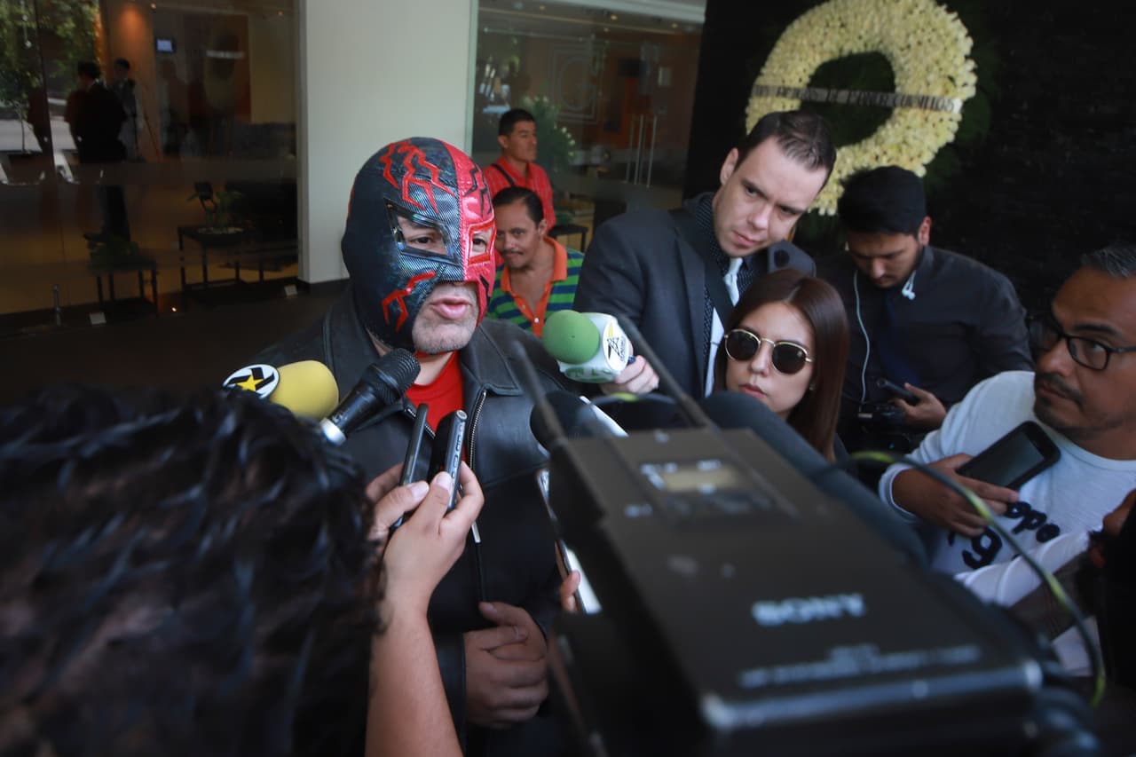 Los seres queridos del ex luchador Pedro "Perro" Aguayo, quien falleció a los 73 años de edad, estuvieron en el funeral de la leyenda de la lucha libre mexicana, celebrado en Gayosso.