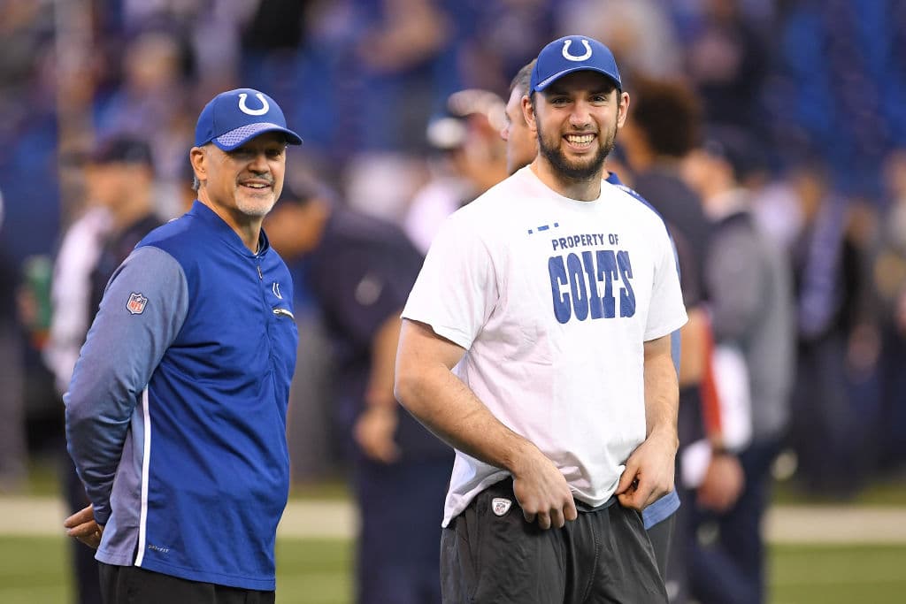 Además de la operación en el hombro, Luck recibió inyecciones de cortisona, hizo viajes a Holanda para recibir tratamiento de células madre y buscar jugar de nuevo. Así lució en 2017, sin uniformarse.