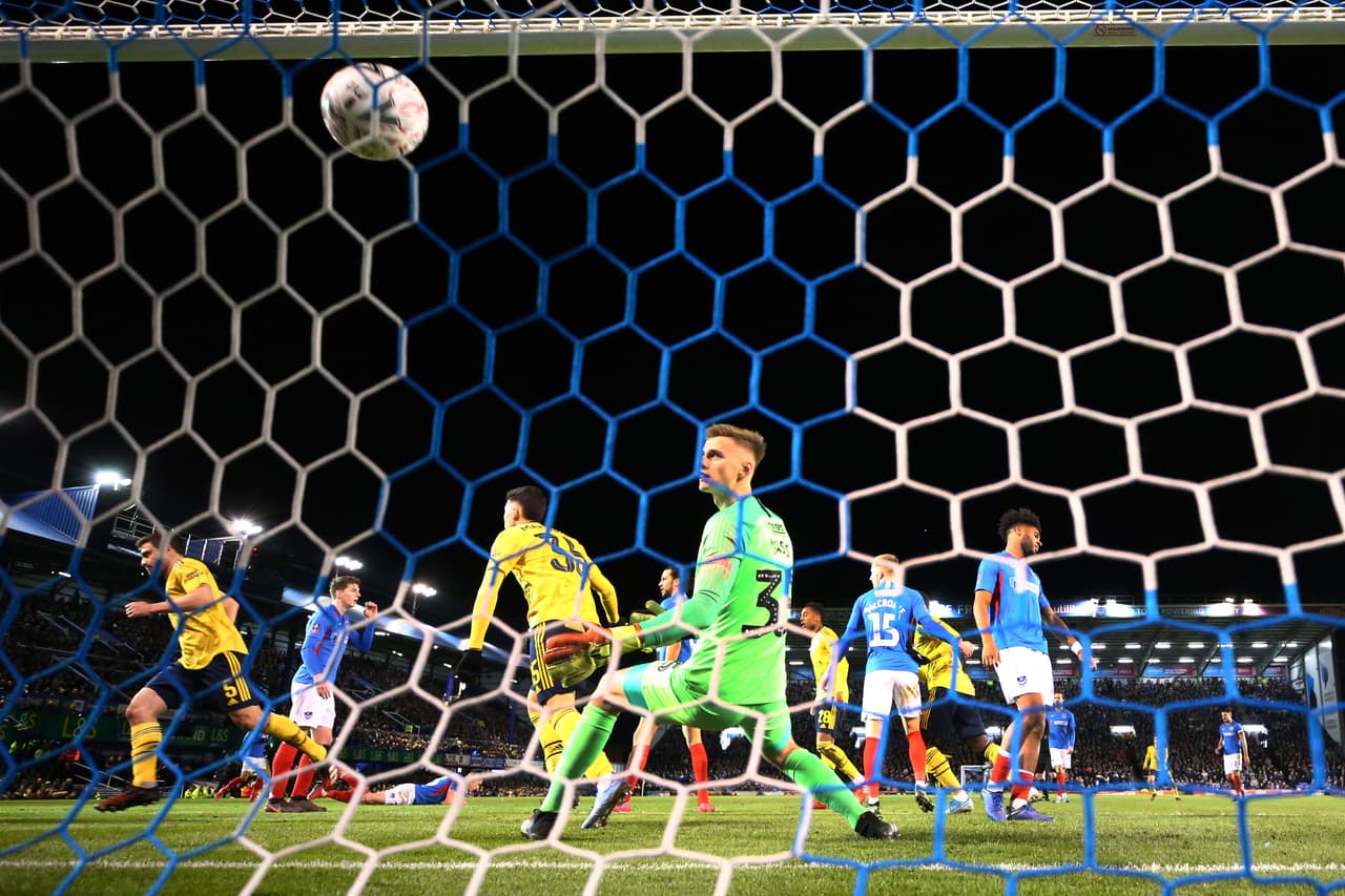 El gol de Sokratis Papastathopoulos al Portsmouth FC en el Fratton Park.