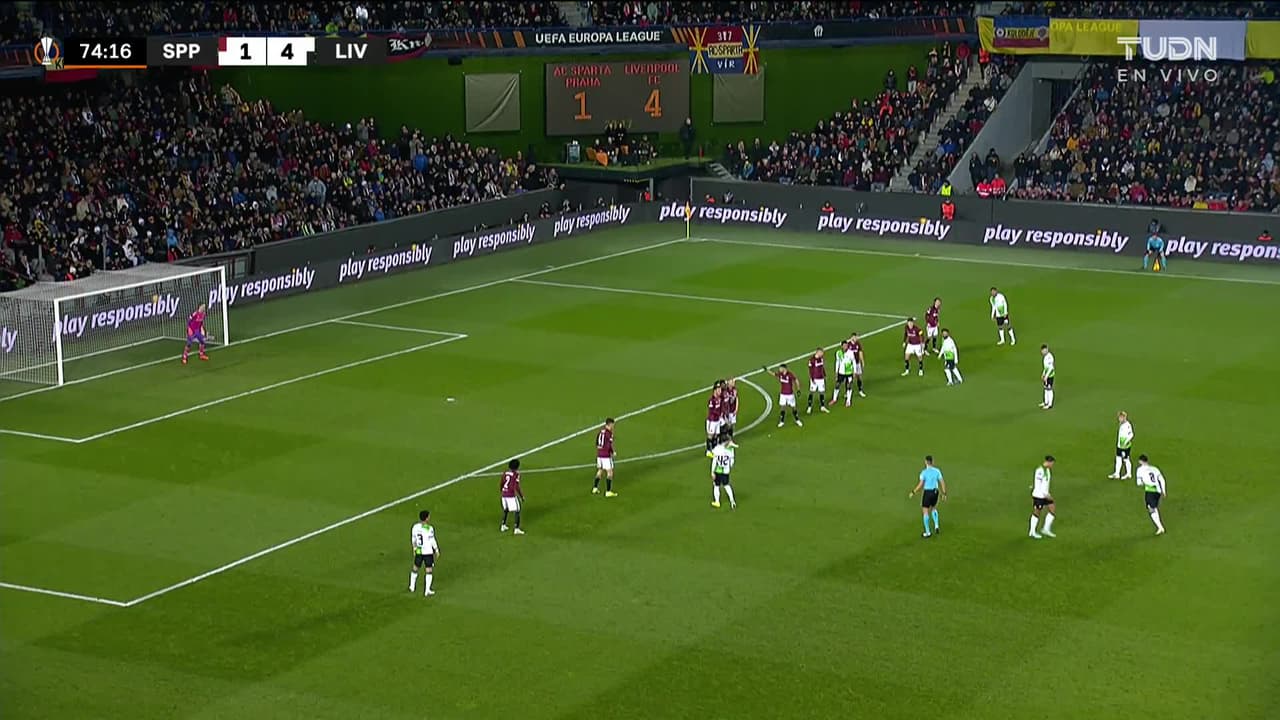 ¡TIRO ATAJADO! disparo por Dominik Szoboszlai.