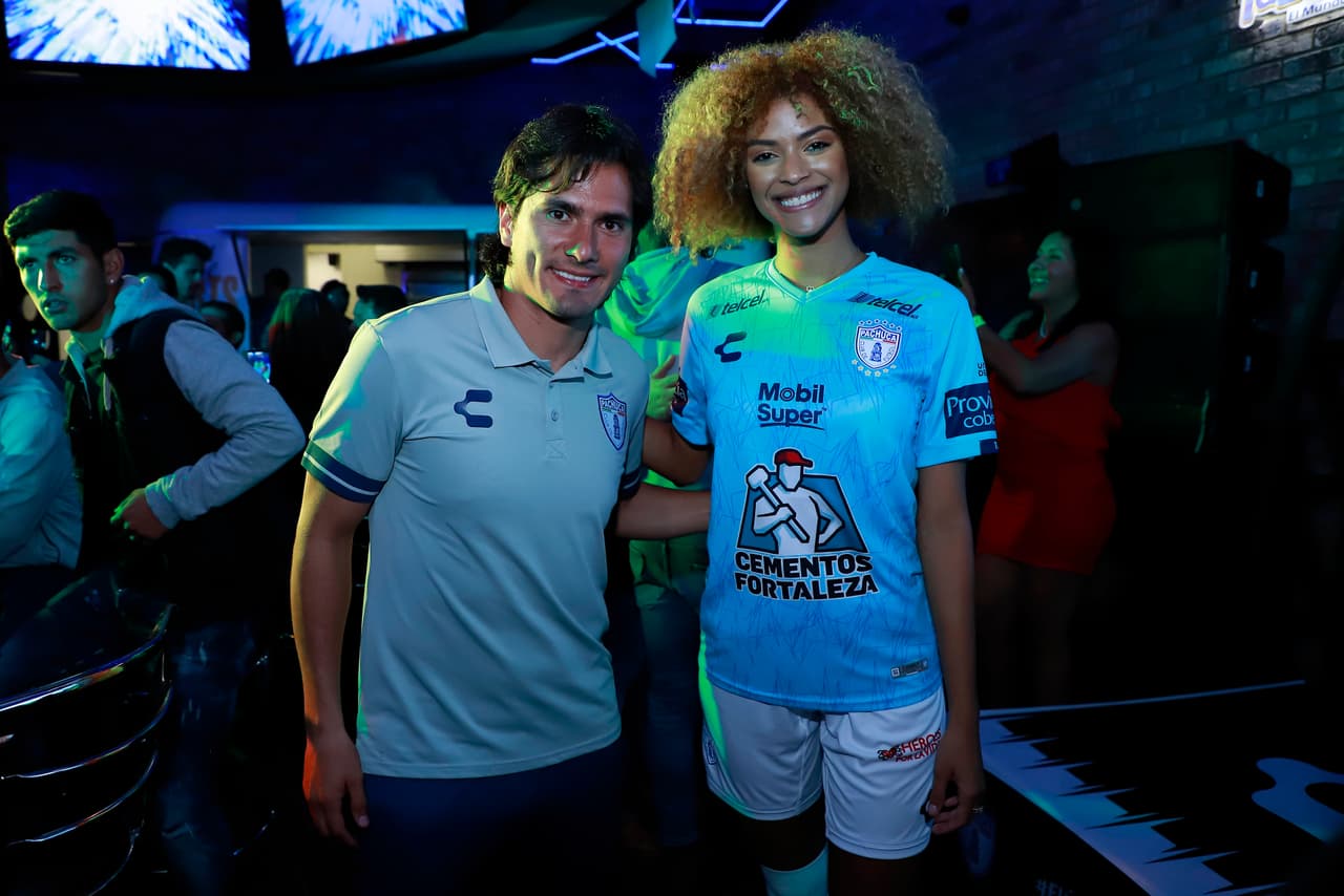 En la noche del viernes fue presentada la nueva playera del Pachuca con la que competirá en el Apertura 2019 de la Liga MX, con protagonismo de sus futbolistas del plantel masculino y femenino.