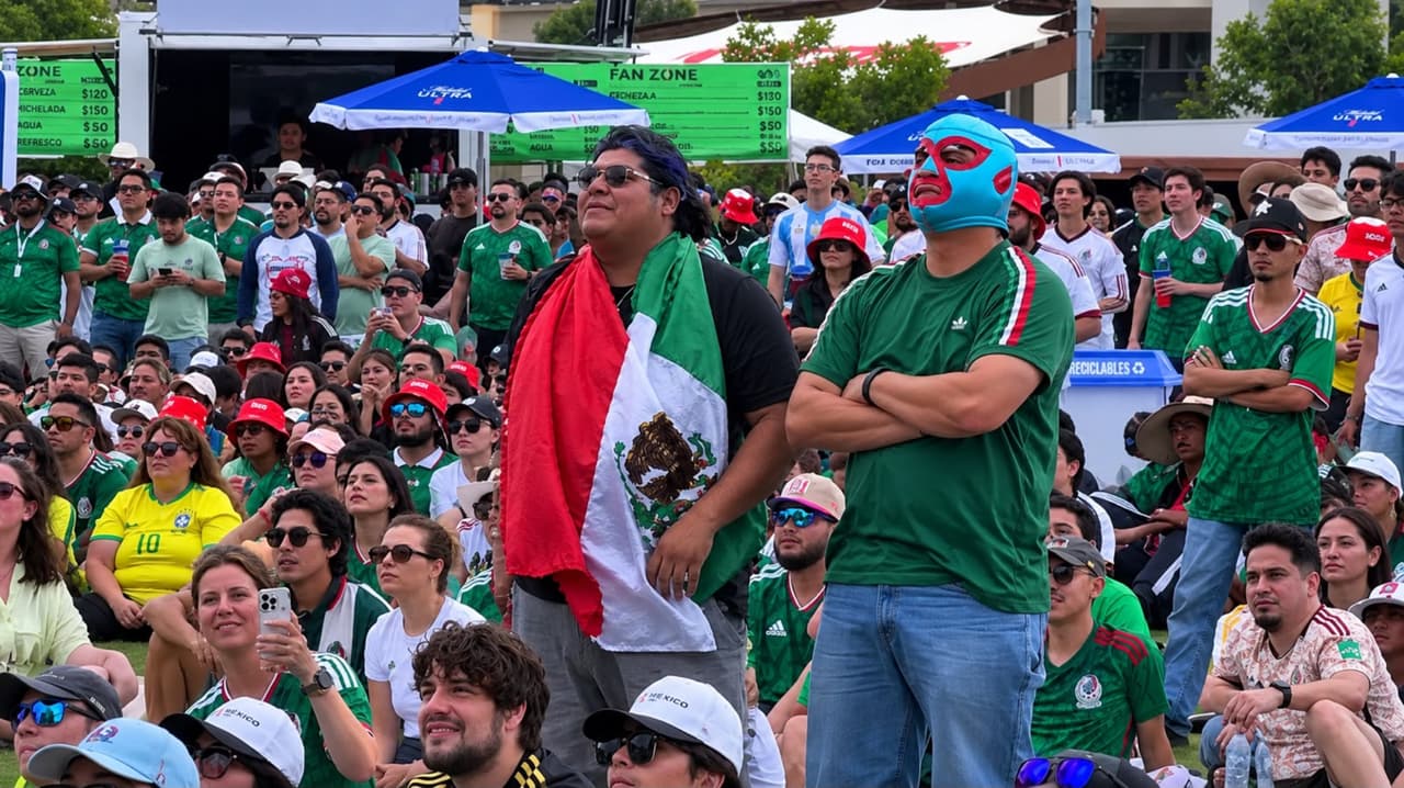 Fanáticos mexicanos celebran el inicio de la Mundial de Fútbol en Austin, Texas