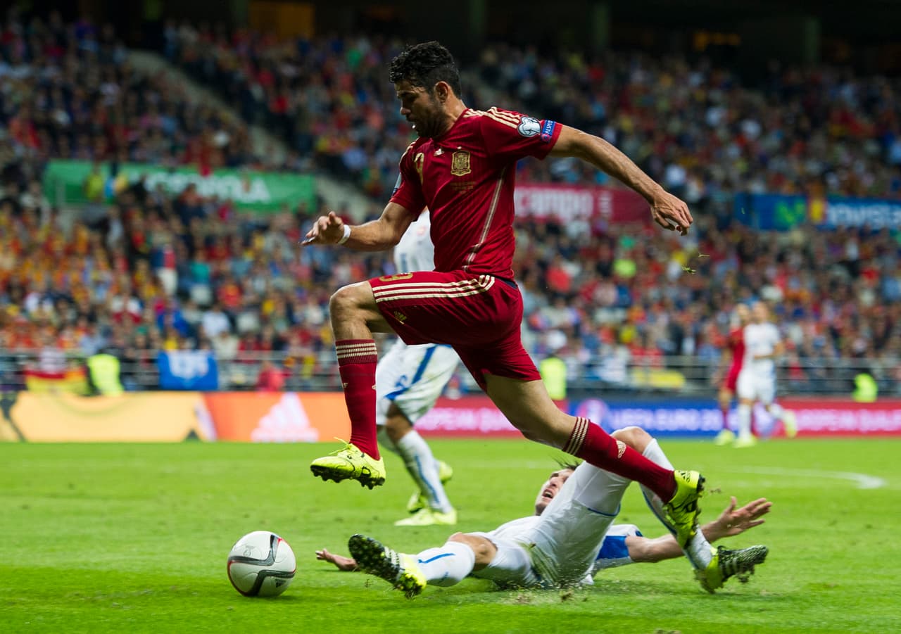 OVIEDO, SPAIN - SEPTEMBER 05: Diego Costa of Spain duels for the ball with Norbert Gyomber of Slovakia during the Spain v Slovakia EURO 2016 Qualifier at Carlos Tartiere on September 5, 2015 in Oviedo, Spain. (Photo by Juan Manuel Serrano Arce/Getty Images)