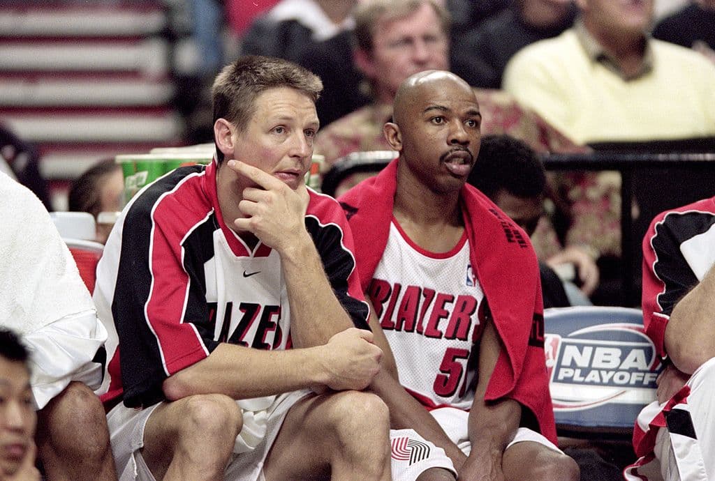 En los años 80’s, la NBA importaba jugadores pero aún así eran contados y los minutos en cancha eran muy codiciados. A finales de los 90’s habían un poco menos de 30 jugadores extranjeros y sólo muy pocos tenían un rol importante en su equipo.