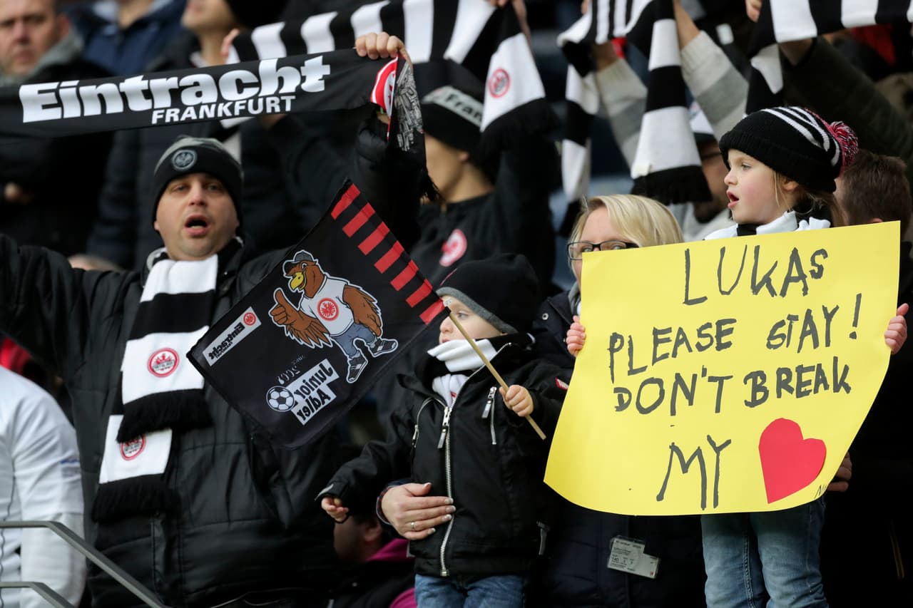 Los fanáticos locales asistieron con la confianza de que contra un rival directo el resultado fuera suficiente para mejorar la posición en Bundesliga.