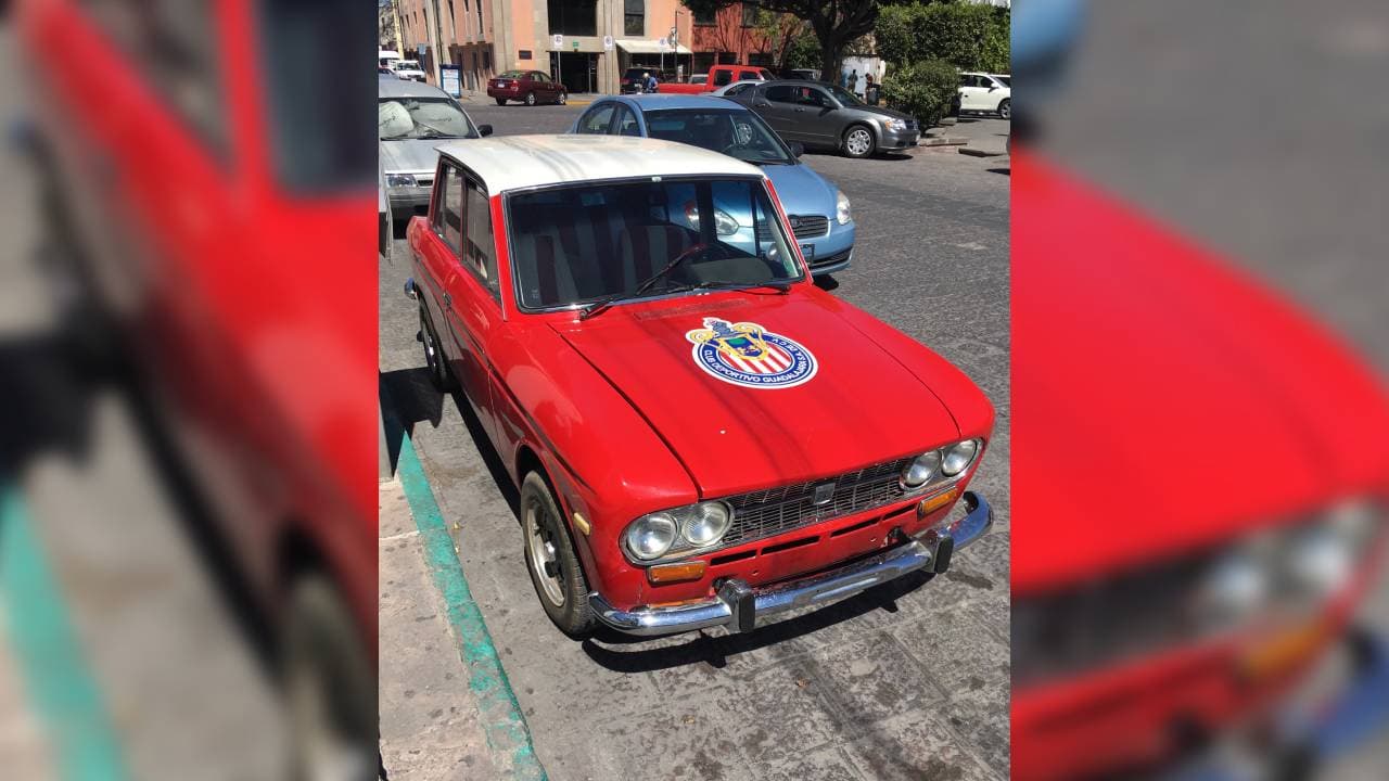 Chivamovil con cara de Cooper.