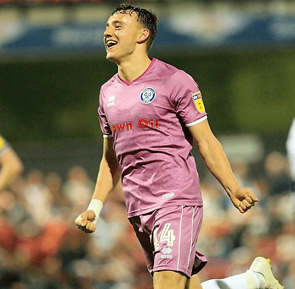 El Rochdale, de la tercera división inglesa tiene un tercer uniforme que, según comentan sus aficionados en las redes sociales, no les ha hecho mucha gracia.