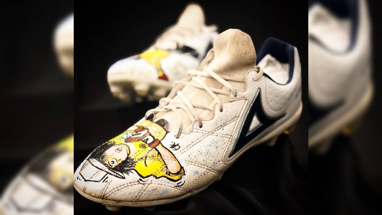 Kike Padilla fue el encargado de diseñar los increíbles tacos para futbolistas como Alan Pulido, Jair Pereira y Nicolás Vikonis. ¿Qué caricatura plasmarías en tus tenis para brillar en el terreno de juego?