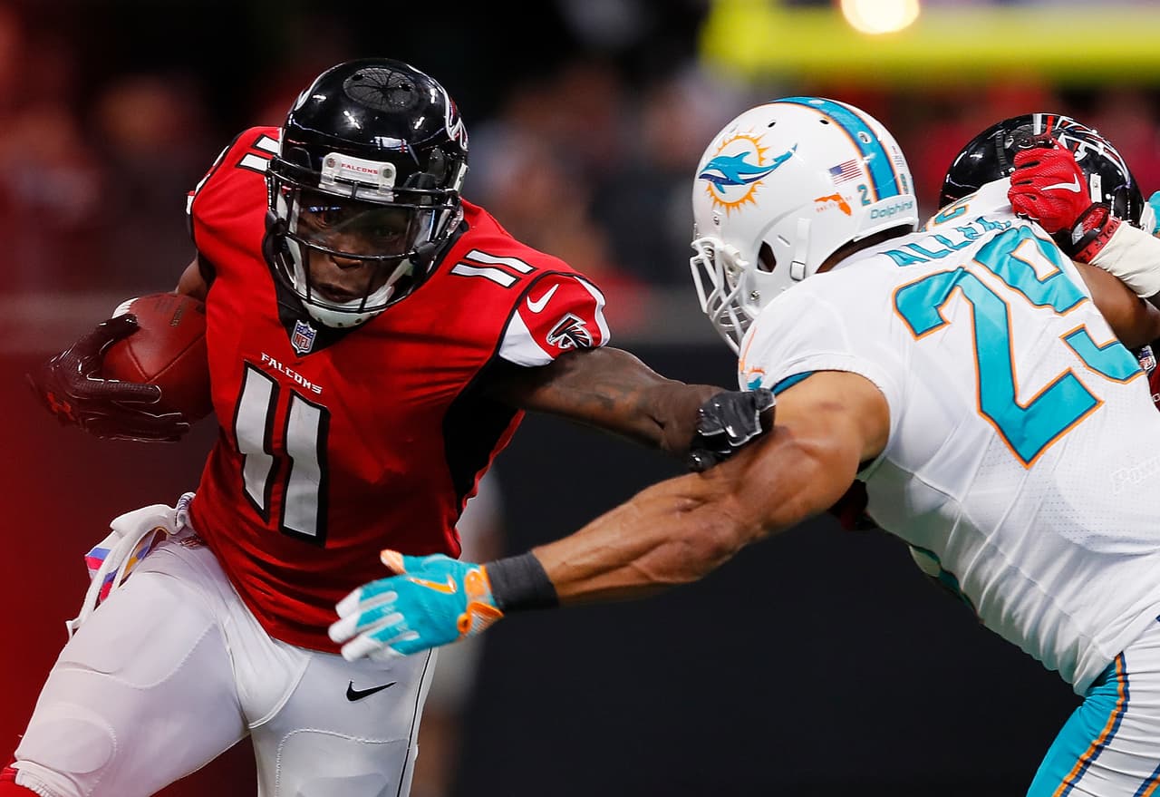 La primera mitar terminó 16 - 0 en favor de los Falcons, pero los Dolphins anotaron 20 puntos en fila para regresar en el marcador.