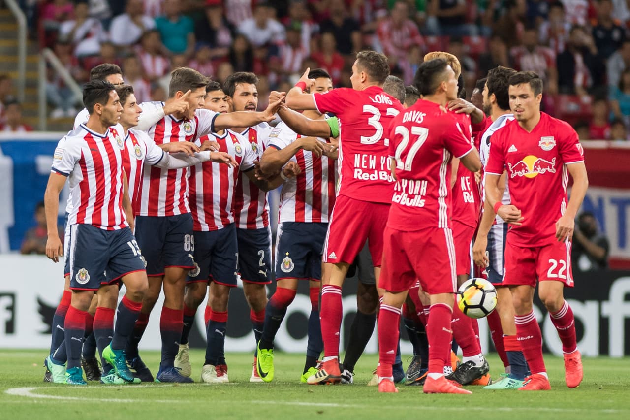 Una nueva situación con Pereira y sus agresiones se vivió cuando el defensa de Chivas de Guadalajara agredió a Sean Davis de New York Red Bulls en el partido de ida de Liga de Concacaf.