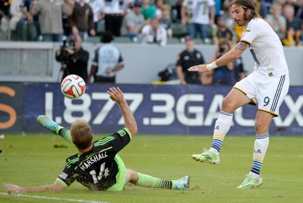 El New England Revolution sorprendió de visita en New York, en tanto el Galaxy de Los Ángeles sacó ligera ventaja de su cancha ante el Seattle Sounder.