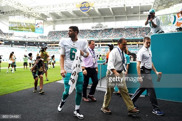 Mientras que el pateador Cody Parkey anotó gol de campo de 39 yardas cuando restaban 22 segundos para el final del tiempo reglamentario para lograr la primera ventaja que tuvieron los Dolphins en el partido.
