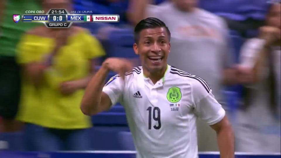 Goooolll!! Ángel Sepúlveda mete el balón y marca para Mexico