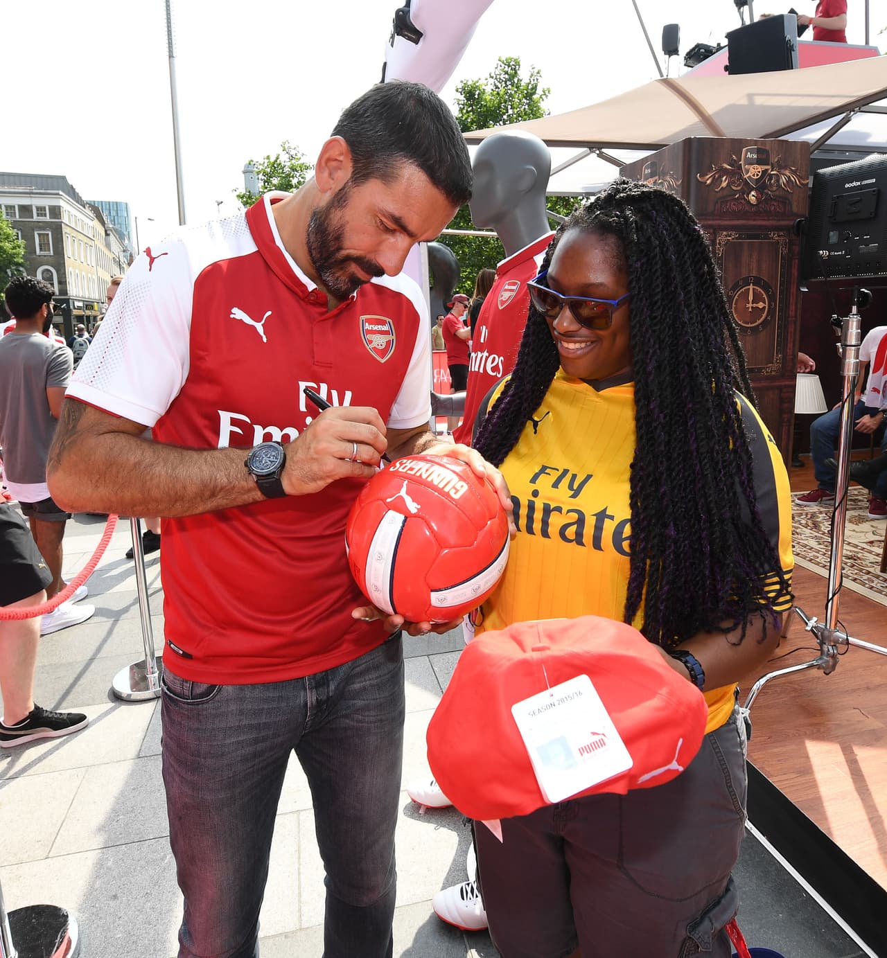 Los autógrafos estuvieron a la orden del dia con la amabilidad que caracteriza a los ídolos.