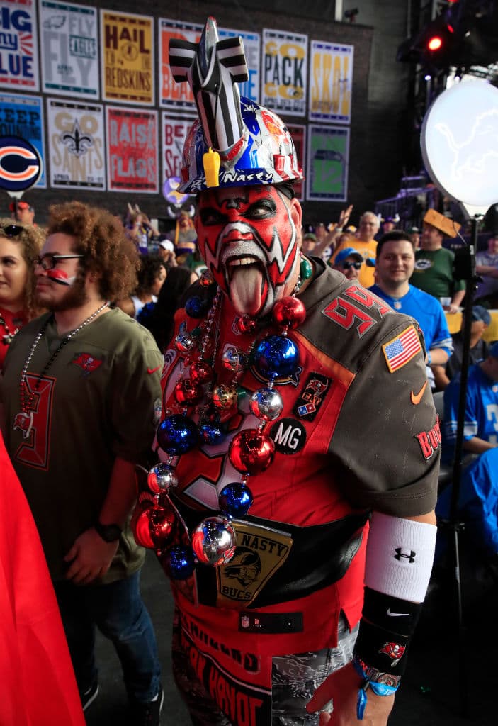 Así se vivieron los momentos previos a la edición 2019 del Draft de la NFL. Imperdibles imágenes de los fanáticos más apasionados del mundo.