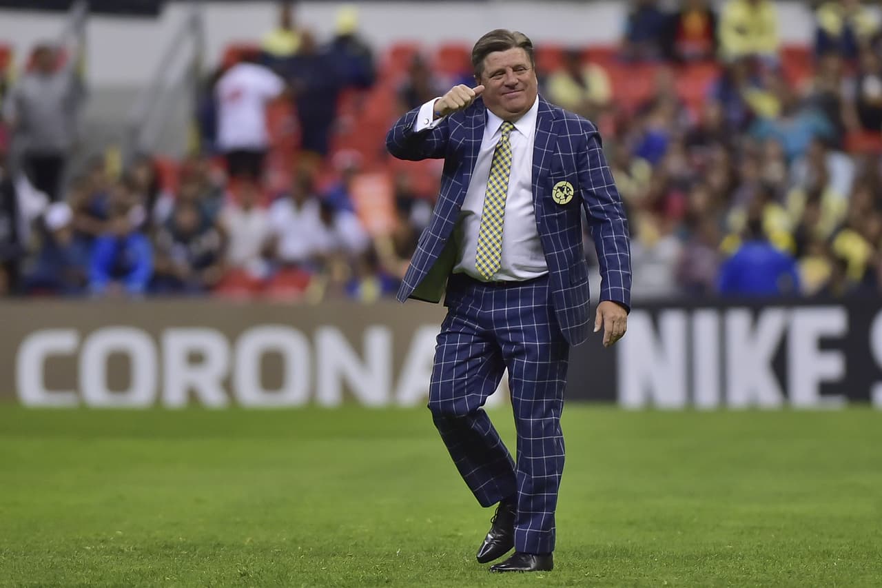 <b>10.- El hombre de Liguillas</b>
<br>Si algo ha caracterizado a Miguel Herrera como DT del América, es saber colocarlos en la disputa constante por títulos. Sin considerar el Clausura 2020 por su anulación, de los 9 torneos completos de Liga MX en el banquillo azulcrema, en todos avanzó a la 'fiesta grande', siempre ha llegado, por lo menos, a Semifinales, tiene tres Finales dirigidas y dos campeonatos. Números de leyenda para las Águilas.