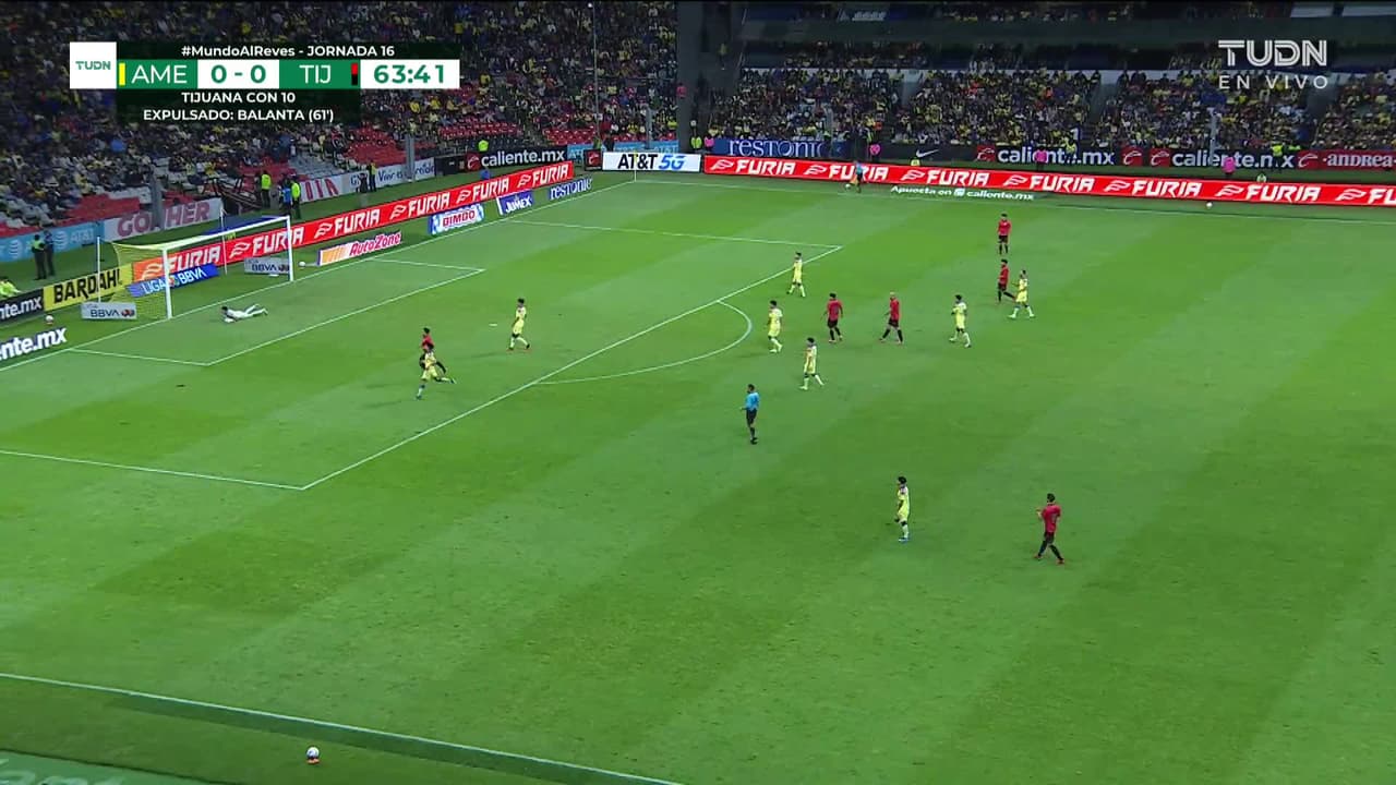 ¡TIRO ATAJADO! disparo por Kevin Castañeda.