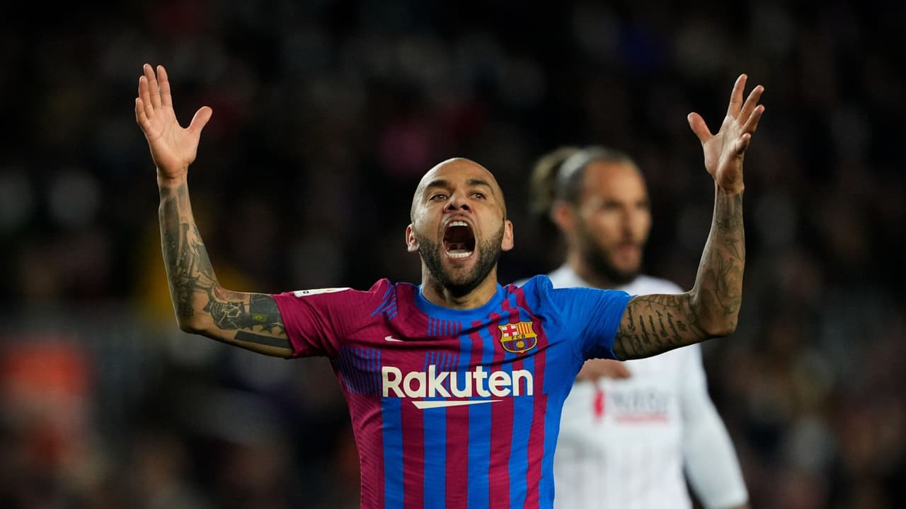 Dani Alves: Si esto me lo hace con 25 años, nos vamos a los golpes