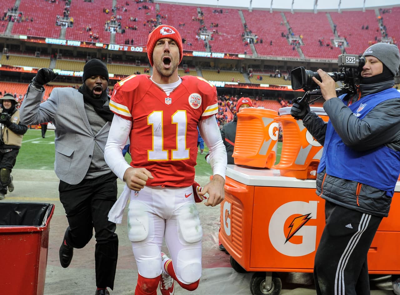 1.- Los KANSAS CITY CHIEFS, que vencieron a Cleveland 17-13, aseguraron un lugar en los playoffs. Los Chiefs han ganado nueve juegos consecutivos con lo que se unieron a los New York Jets de 1986 como los únicos equipos en la historia de la NFL con una racha de nueve victorias y una racha de cinco derrotas en la misma temporada.