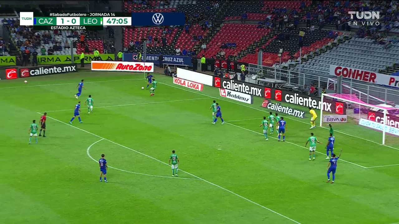 Arranca el partido y la pelota está en juego.